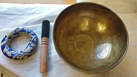 Om Ma Ni Pad Mey Hum Singing Bowl